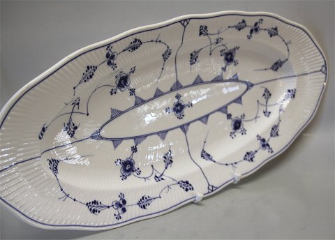 Kongelig Dansk Porcelæn Musselmalet 
105-1 Stort smalt fiskefad 60 x 23 cm (389)