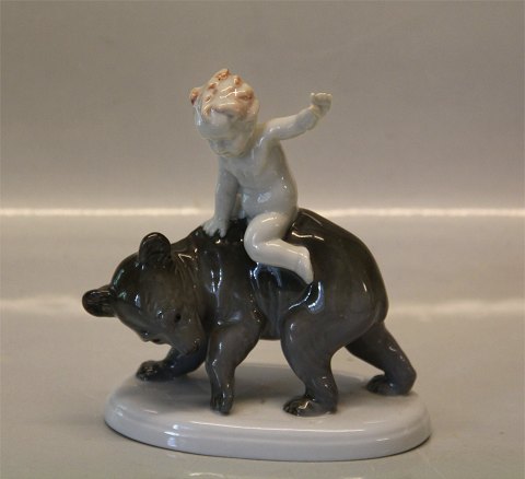 Tysk Metzler Ortloff figur Dreng på bjørn 14 x 13 cm