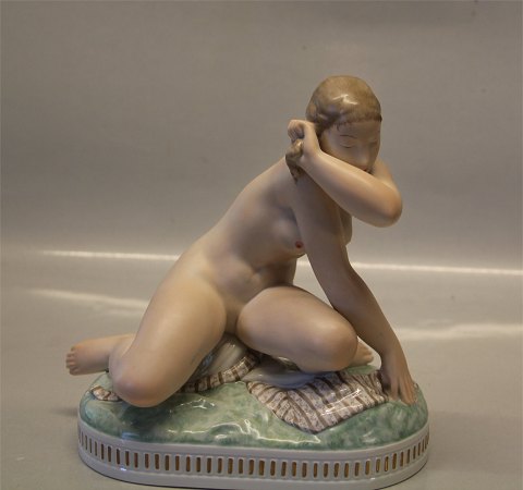 Royal Copenhagen figurine 2433 RC Susanna GH  7.5" /19 cm Gerhard Henning 1924
