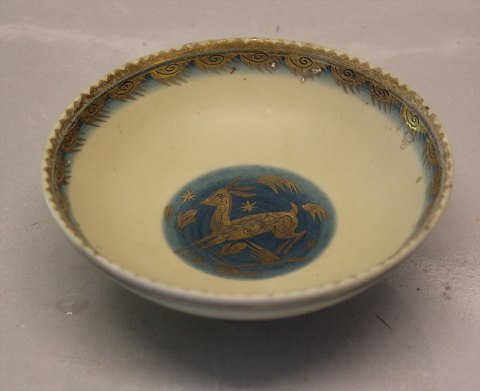 Aluminia kunstfajance 1006-31 Skål, rund, hjort og ornamentkant 5 x 13 cm M.5. 
mat porcelæn med rig gulddekoration og blåt 
