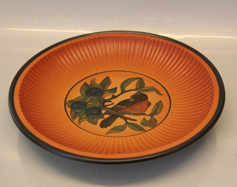 Keramik fra P. Ipsens Enke Kgl. Hof. Terracottafabrik 1843-1955 107 IV Ipsen fad 
med fugl 27.5 cm