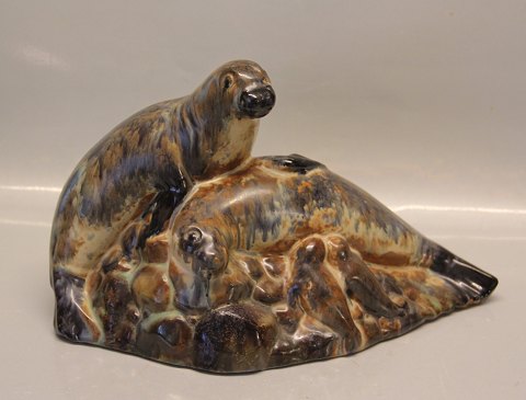 Gudmundur Mother seal with young 29 x 15 x 19 cm