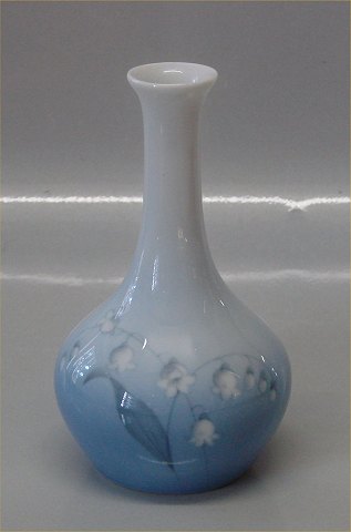 057 Vase Convalla B&G porcelain : White/blue base, Lily-of-the-valley, form 643