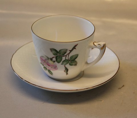 B&G Victor Hugo - vild rose på hvidt porcelæn med guldkant 102 Kaffekop og 
underkop (305)