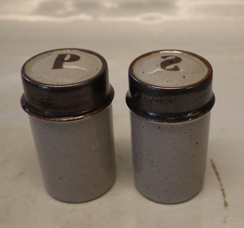 INGRID Salt & Peber 9 cm gråt og brunt Stentøjs Spisestel Knabstrup