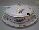 493-1671 Tray for tureen, oval 37 cm
493-1666 Tureen with lid ca 19 x 32 cm Royal Copenhagen Saxon Flower
