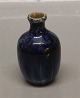 Kongelig Dansk 
Miniature vase af porcelæn med blå krystalglasur. Stemplet med tre 
bølger(1870-1894).