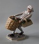 B&G Figurine B&G 8045 Gentleman with apples in basket

