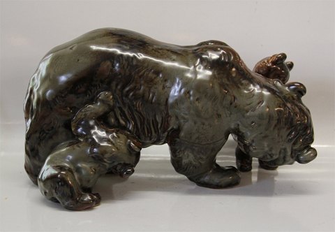 B&G Art Pottery B&G Mother Bear with young 20 x 36 cm p. 332 Signeret TL Therese 
Lucheschitz