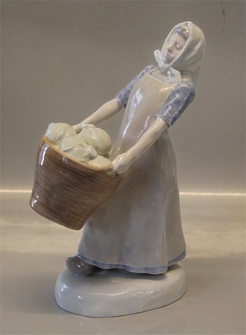 B&G Figurine B&G 1736 Woman with basket of cabbage 26,5 cm