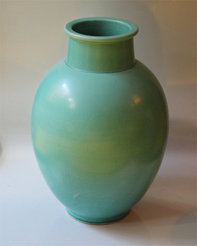 Aluminia Copenhagen Faience Bremerholm Green Vase  1930 - ca 40 cm 
