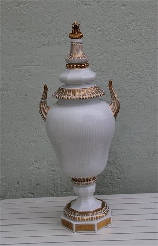 B&G Porcelain Emprial Vase by Professor Hans Tegner 72 cm Chineese Sage on the 
top