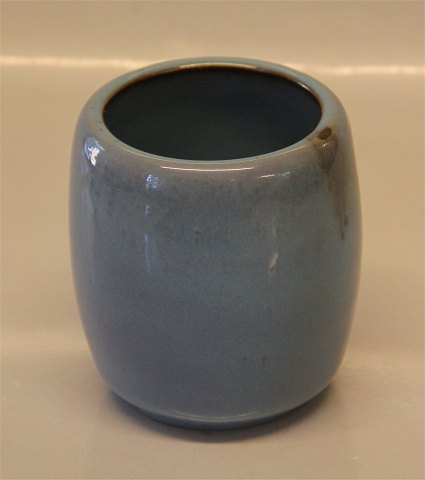 Royal Copenhagen Art Pottery RC 20312    Vase with Clair de lune glace ??  9,5 x 
8,5 cm Nils Thorsson