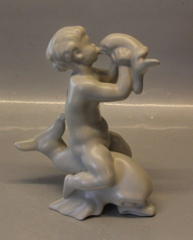 B&G figur 4061 Pige kysser delfin 20 x 17 cm Kai Nielsen Celedan