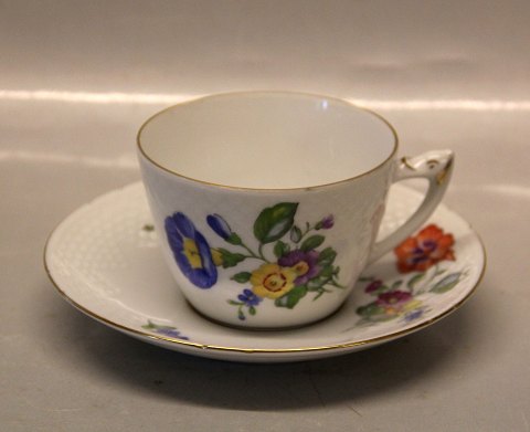 103 Chocolate Cup 1.5 dl and saucer  15 cm (476) B&G Saxon Flower white 
porcelain
