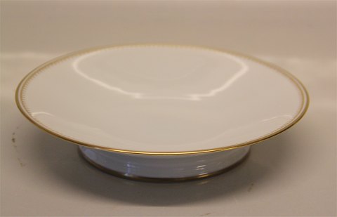222 Bowl on foot, (small) 3.5 x 17.7cm (427) B&G Minuet White form, saw tooth 
gold rim, form 601