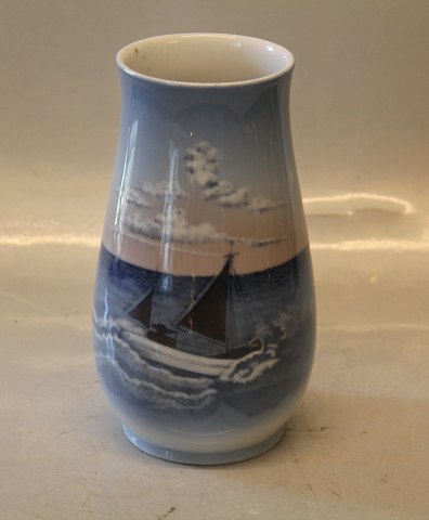 B&G Porcelain B&G 1302-6211 Vase Fishing ship with sail  17.5 cm