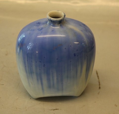Kongelig Dansk vase form 134 med blå isglasur 15 x 12 cm
