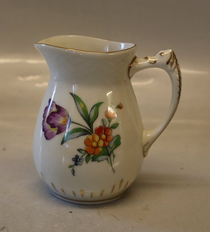 189 Creamer 10.5 cm	 B&G Saxon Flower Creme porcelain
