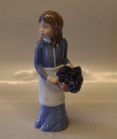 B&G 2590 Girl with basket of grapes 19 cm B&G Porcelain