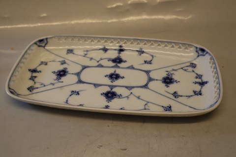 096.6 Tray, oblong 27 x 15 cm (364.6) B&G Blue Traditional porcelain full lace 
pierced rim