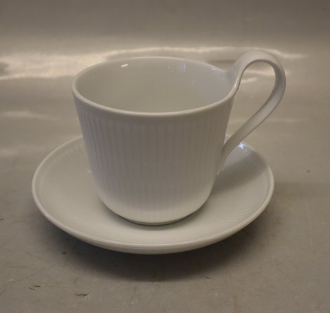 090-1 High handle cup 10 cm 33 cl white fluted with 094 saucer 15 cm Royal 
Copenhagen