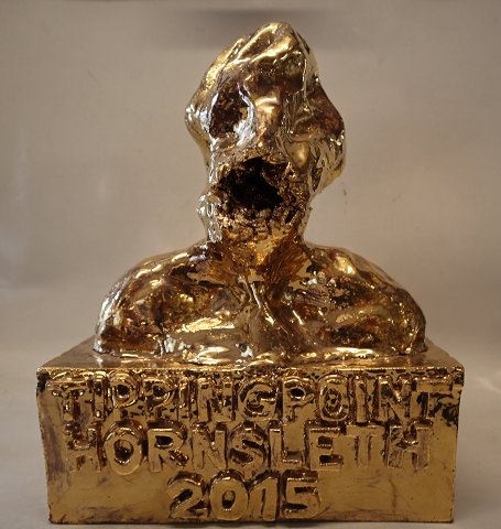 Kristian von Hornsleth statuette - guldglaseret lertøj: "The Tipping Point" ca 24×27×13 cm