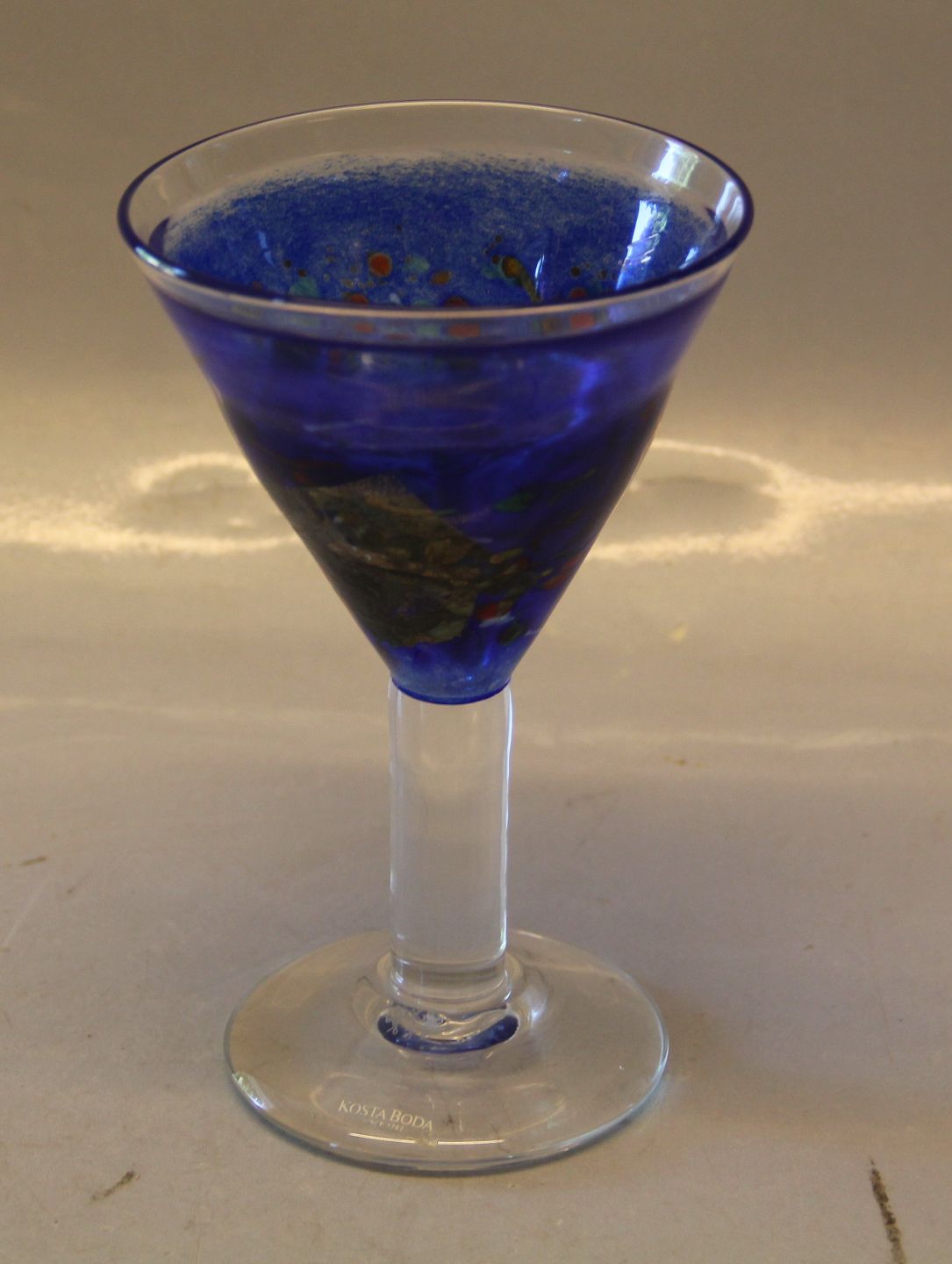 Klosterkælderen - Kosta Boda Blå Satellite Cocktail Glas 17.8 cm VALLIEN, * - Kosta Boda Blå Satellite Cocktail Glas 17.8 cm BERTIL VALLIEN, *